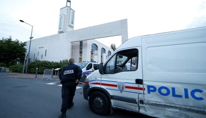 फ्रांस में मस्जिद से निकल रहे नमाजियों पर गोलीबारी, हमले में 8 घायल