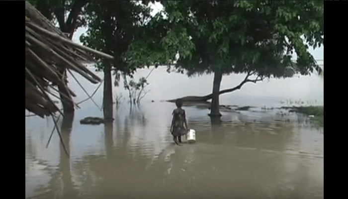 नेपाल से नौ लाख क्यूसेक पानी छोड़े जाने के बाद घाघरा नदी के बिगड़े हालात