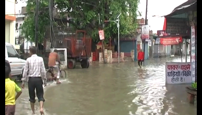 हल्की बारिश में CM योगी का शहर हुआ पानी-पानी, दिखी नगर निगम की बेपरवाही