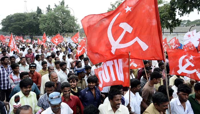 अपना भारत/न्यूज़ट्रैक : RSS और CPM की जंग में खून से लाल केरल