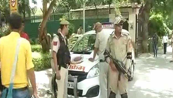 बम की सूचना पर दिल्ली हाईकोर्ट में हाई अलर्ट, पुलिस जांच में जुटी  