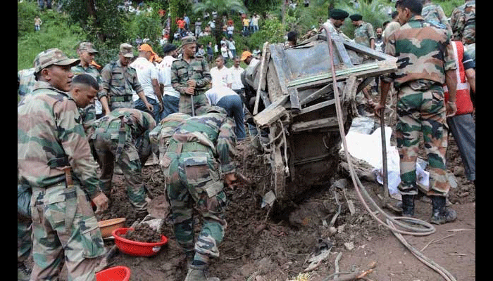 हिमाचल प्रदेश: जमीन धंसने से 48 लोगों की मौत, राहत कार्य जारी