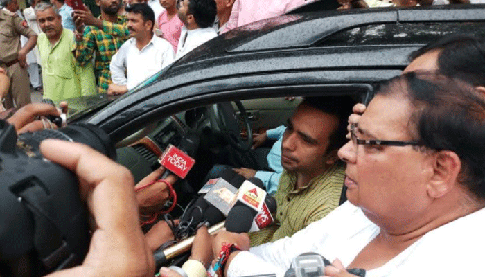 बिजनौर जा रहे जयंत चौधरी को पुलिस ने रोका, कार्यकर्ताओं ने किया हाइवे जाम