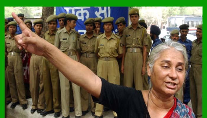 मेधा को जेल भेजने पर BJP नेताओं का इस्तीफा, उठ गया सरकार से भरोसा
