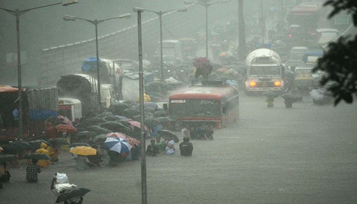 # मुंबई की बारिश: आज भी कांप जाती है रूह जब पानी पर तैर रहे थे शव