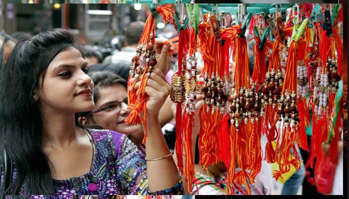 भाई-बहन के प्यार में महंगाई नहीं आ रही आड़े, खूब बिक रहीं राखियां