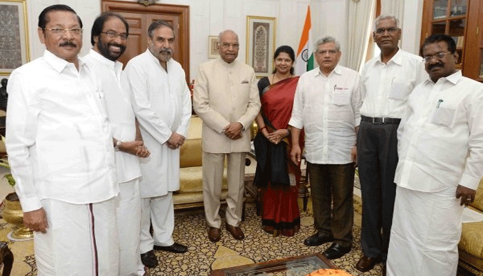तमिलनाडु के विपक्षी प्रतिनिधिमंडल ने राष्ट्रपति से मुलाकात की