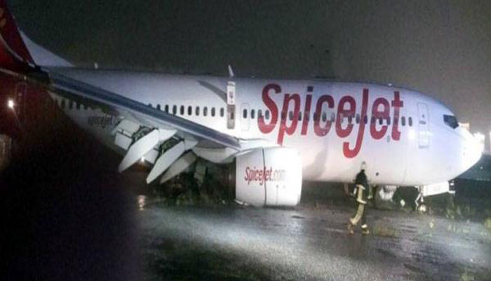 मुंबई एअरपोर्ट में टला बड़ा हादसा, लैंडिंग के दौरान फिसला स्पाइसजेट का विमान