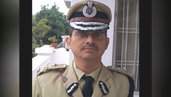अमिताभ ठाकुर: योगी Govt. ने किया सपा सरकार में तैनात अफसरों का बचाव