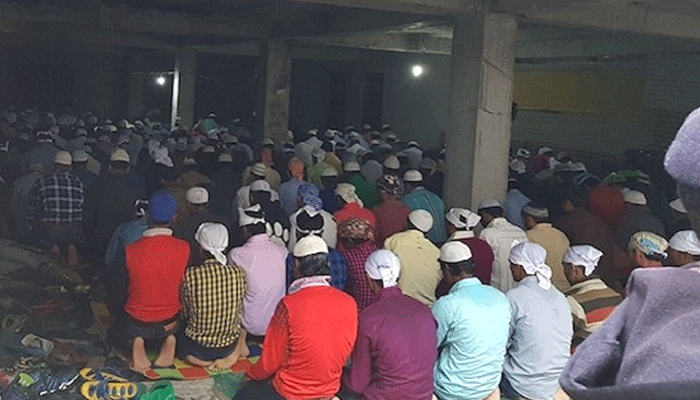धार्मिक सौहार्द्र: सिखों ने मुस्लिमों को गुरुद्वारे में बुलाकर अदा करवाई ईद की नमाज