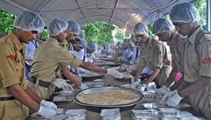 बाढ़ पीड़ितों के लिए मसीहा बना अक्षयपात्र फाउंडेशन का किचन ऑन व्हील्स