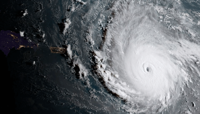 खतरे में फ्लोरिडा, तुर्क एंड केकोस द्वीप के पास पहुंचा इरमा तूफान