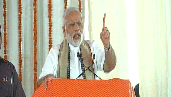 मोदी ने थपथपाई योगी की पीठ, बोले- शिलान्यास ही नहीं, उद्घाटन भी करते हैं