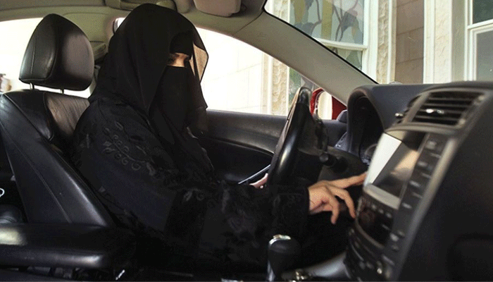 #SaudiArabia में महिलाओं के अच्छे दिन, मिली कार चलाने की अनुमति