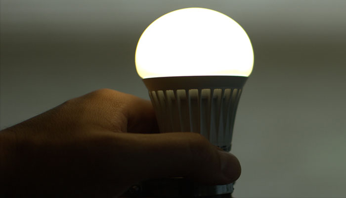 76% LED बल्ब सेहत पर डाल रहे बुरा असर, चीनी बल्ब साबित हो रहे जानलेवा