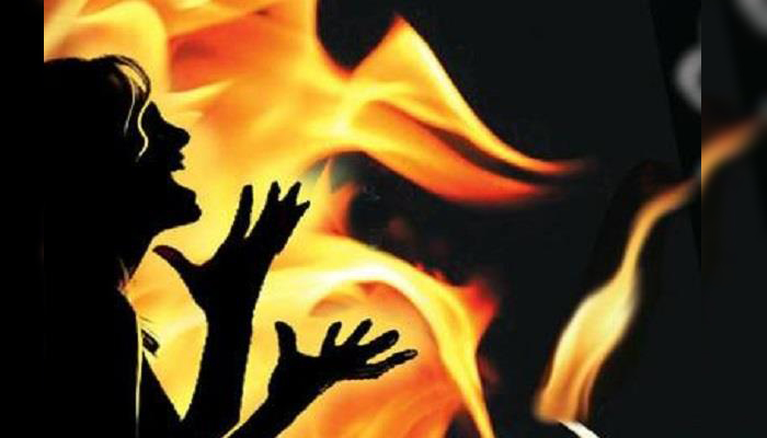 शिव के राज में बेटी से छेड़छाड़ का विरोध करने पर पिता को जिंदा जलाया