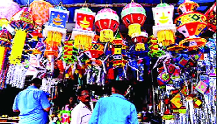 नोटबंदी और महंगाई के बावजूद, धनतेरस व दीपावली पर हुई जमकर खरीददारी