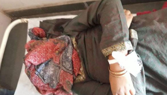 कश्मीर: त्राल में आतंकवादियों का तांडव, फायरिंग में महिला की मौत