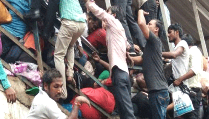 मुंबई भगदड़: मृतका के शरीर से उतारे जेवर, वीडियो सामने आया, जांच शुरू