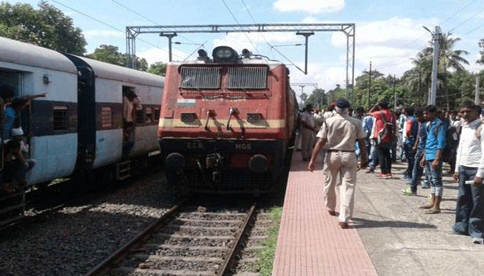 पुलिस अभ्यर्थियों ने पटना में ट्रेन पर किया पथराव, जबर्दस्त हंगामा