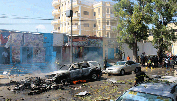 सोमालिया के होटल के बाहर एक के बाद एक आत्मघाती हमला, 25 की मौत