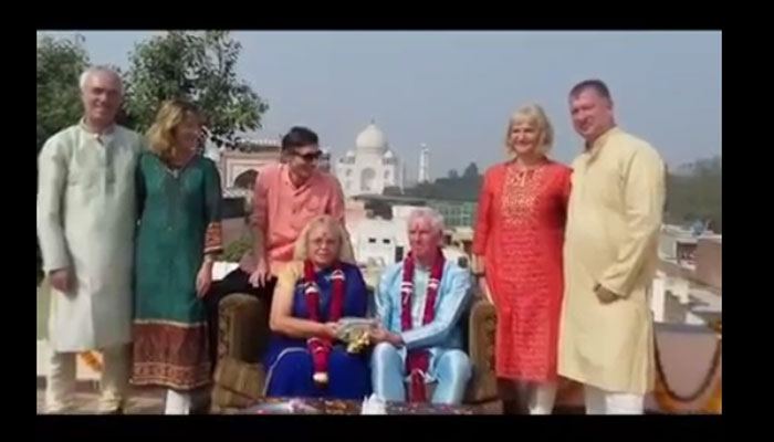 विवादों से परे: विदेशी जोड़े ने ताज के साये में रचाई हिंदू रीति-रिवाजों से शादी