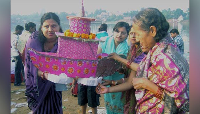 PHOTOS: उड़िया समाज की महिलाओं ने धूम-धाम में मनाया बोयटा बंदना उत्सव