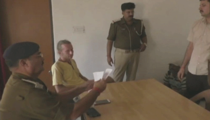 UP: सोनभद्र रेलवे स्टेशन पर जर्मन शोधार्थी से मारपीट, आरोपी गिरफ्तार
