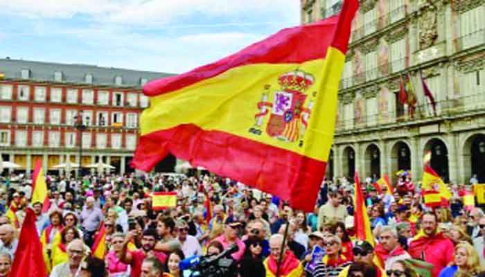 संकट में फंसा स्पेन, आजादी समर्थकों ने कैटेलोनिया को स्वतंत्र देश घोषित किया