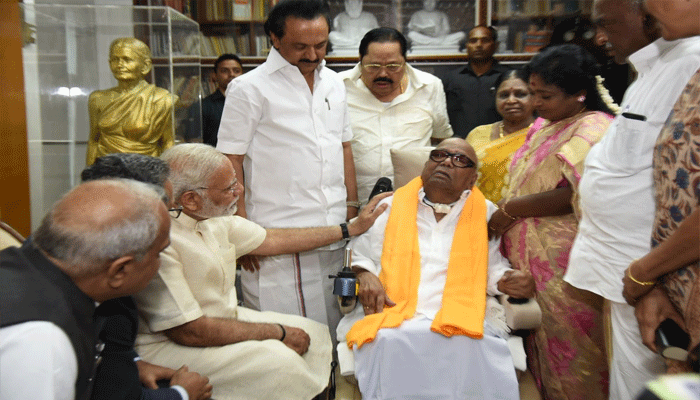 DMK प्रमुख करुणानिधि से मिले PM मोदी, सियासी अटकलें तेज