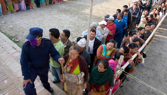 नया संविधान लागू होने के बाद नेपाल में पहली बार आम चुनाव में मतदान