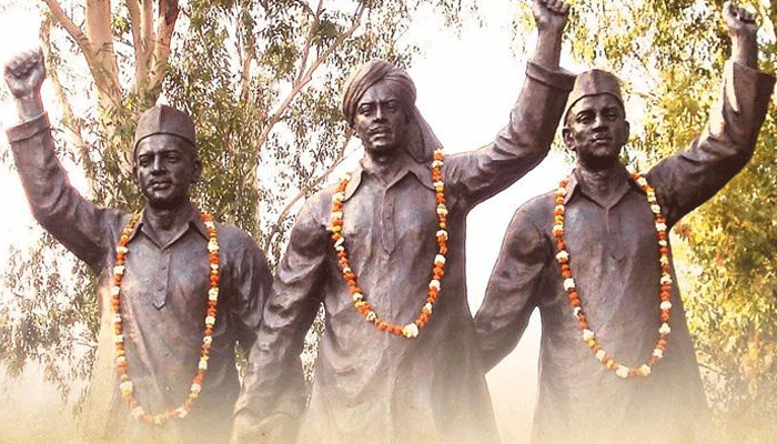 RTI: भगत सिंह-सुखदेव-राजगुरु को अब तक नहीं मिला शहीद का दर्जा, सरकारी किताब में आतंकी