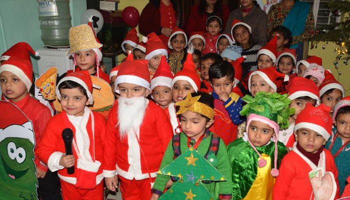 PHOTOS : क्रिसमस से पहले सहारनपुर आए सांता क्लॉज, कुछ इस तरह मनाया त्यौहार