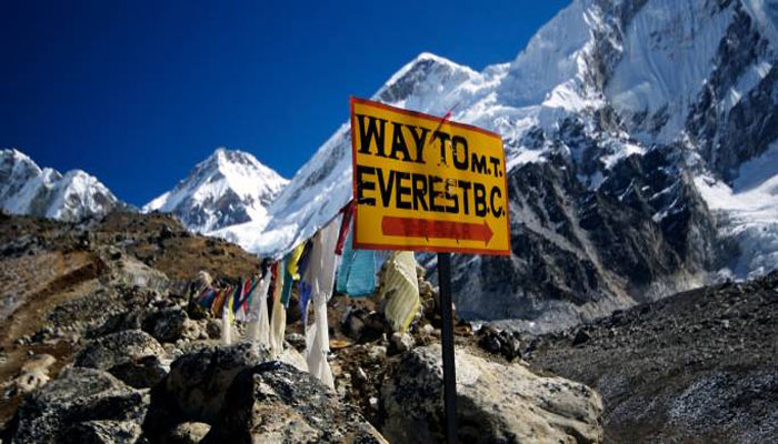 माउंट एवरेस्ट: single पर्वतारोहण प्रतिबंधित, घटनाओं पर अंकुश के लिए नियमों में बदलाव