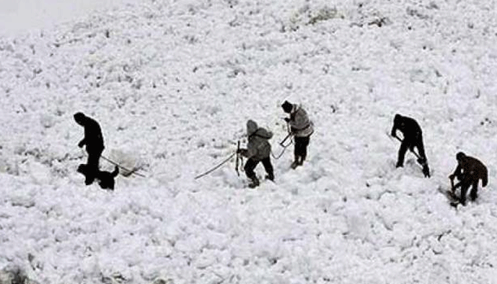 J&K: नियंत्रण रेखा चौकी पर हिमस्खलन, भारतीय सेना के 5 जवान लापता