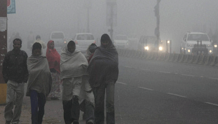 मौसम: दिल्ली में सर्द सुबह, 16 रेलगाड़ियां रद्द, यात्री परेशान