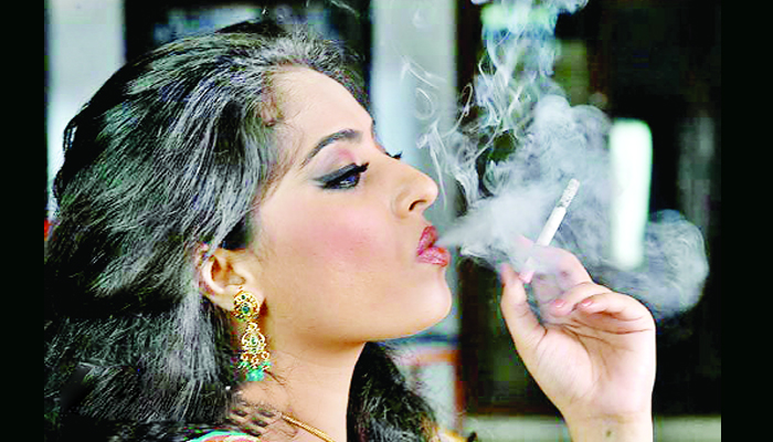 यूपी की महिलाओं में बढ़ रही धूम्रपान की लत, चौंकाने वाले रिकार्ड