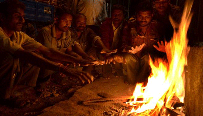 UP: तापमान गिरने से ठंड में जबर्दस्त इजाफा, कानपुर का पारा 4.3 डिग्री तक पहुंचा