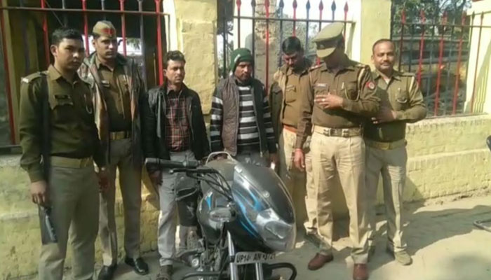 पुलिस ने दो शातिर लुटेरों दबोचा , तमंचा-जिंदा कारतूस और बाइक बरामद की