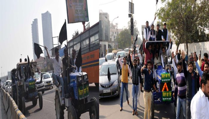 आबादी बचाने को ग्रामीणों ने निकाली हुंकार कार रैली, दिखाए काले झंडे