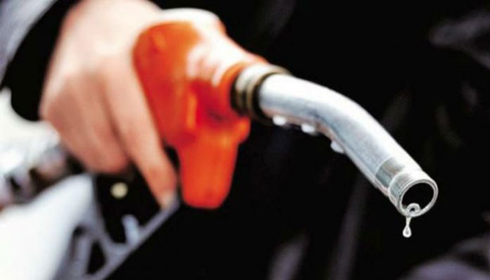 जेब लूट ली सरकार ने, दिल्ली में पेट्रोल की कीमत 73 रुपये लीटर