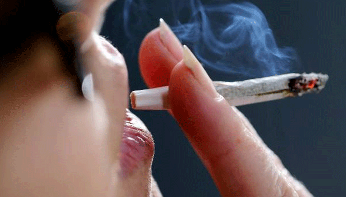 Survey: UP की महिलाओं में बढ़ रही धूम्रपान की लत, आंकड़े चौंकाने वाले