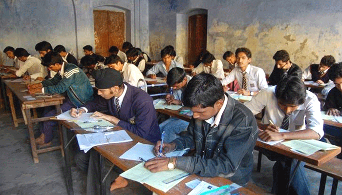 यूपी माध्यमिक शिक्षा परिषद :परीक्षा छात्रों की,सरकार की या BJP की