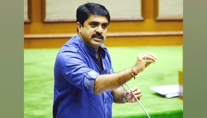 गोवा के मंत्री अब बोले- गंदगी फैलाने वाले उ. भारतीयों पर लगे जुर्माना, टैक्स