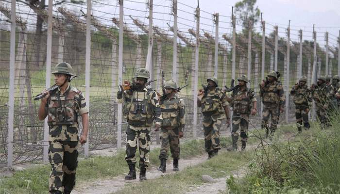 कश्मीर : भारत, पाकिस्तान के बीच नियंत्रण रेखा पर भारी गोलीबारी