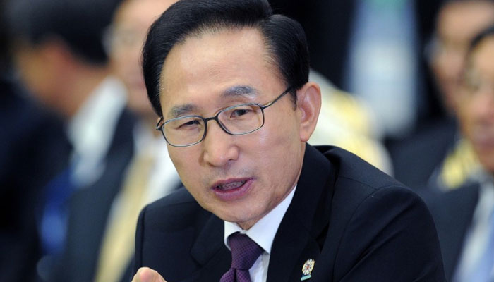 पूर्व दक्षिण कोरियाई राष्ट्रपति ली म्युंग-बाक से भ्रष्टाचार के मामले में पूछताछ