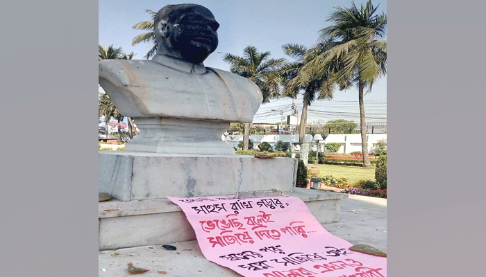 अब कोलकाता में तोड़ी गई श्यामा प्रसाद मुखर्जी की मूर्ति, गृह मंत्रालय सख्त