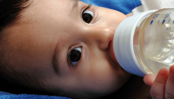 HEALTH TIPS:जानिए शिशु को पानी से क्यों रखते है 6 माह दूर