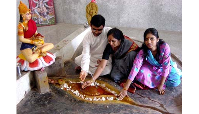 इस मंदिर का सिंदूर है बहुत खास, इसे पाना उतना ही मुश्किल  काम