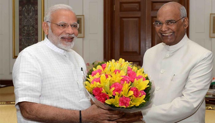 प्रधानमंत्री मोदी राष्ट्रपति से मिले, विदेश के दौरों की जानकारी दी